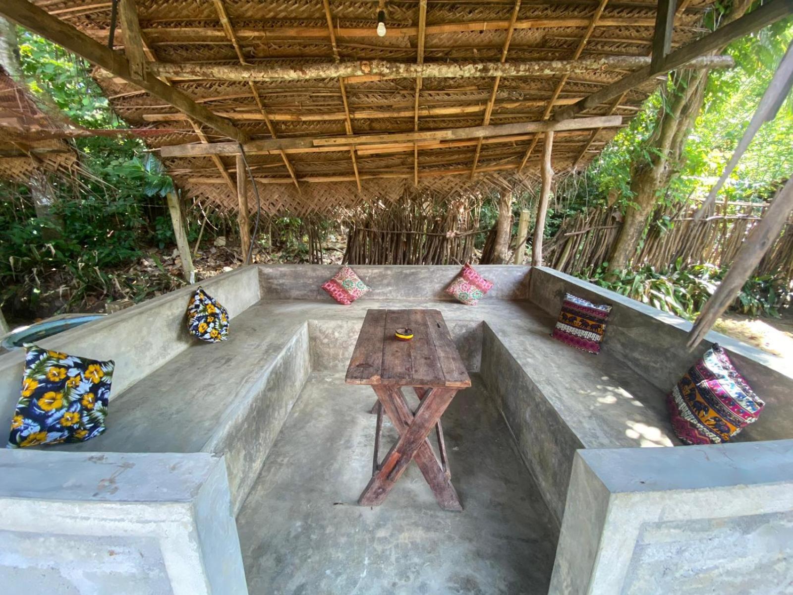 Lazy Monkey Surfhostel - Sri Lanka Dikwella Exteriör bild
